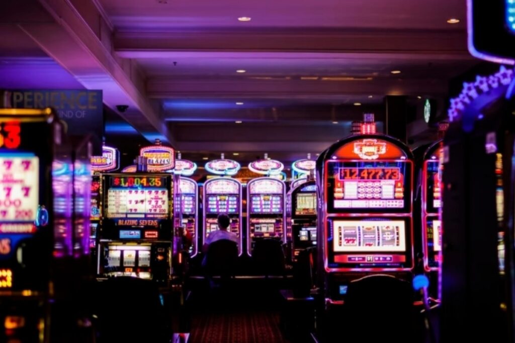 The Thrills and Risks of Online Casinos: A Comprehensive Overview